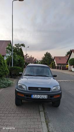 Toyota RAV4 2.0 - 4