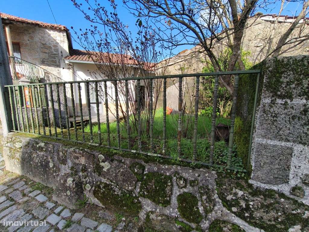 Moradia acolhedora, em aldeia tranquila e pronta a habitar-26