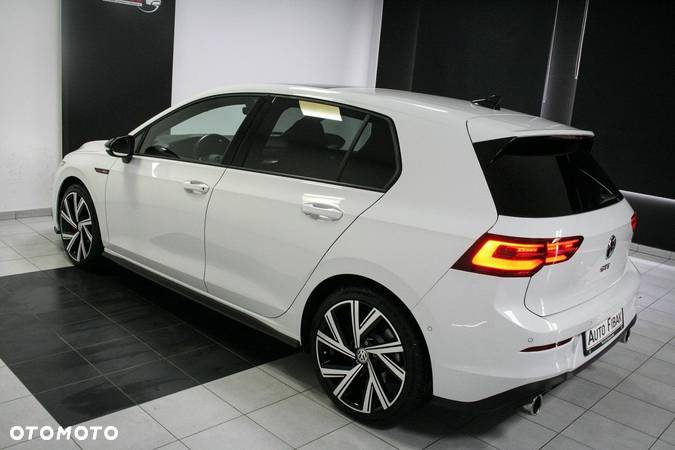 Volkswagen Golf - 10