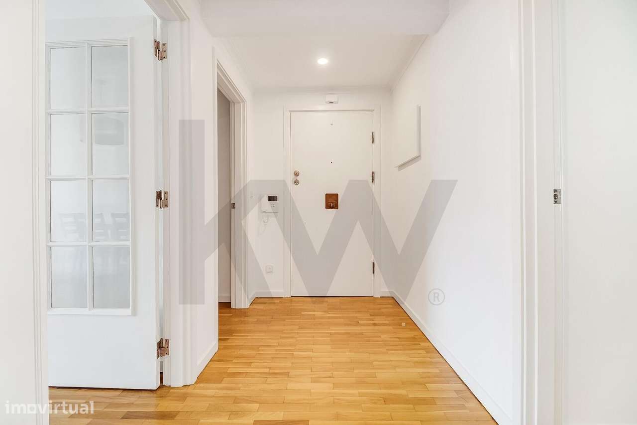 T2 com Varanda e Estacionamento junto ao Parque dos Poetas e a 10 min - Grande imagem: 2/35