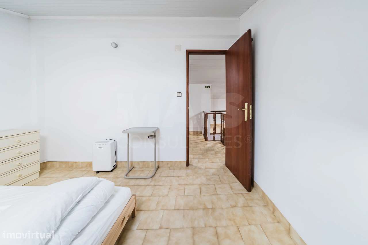 Apartamento T2 com Sótão e Varanda junto à Praia do Baleal-32