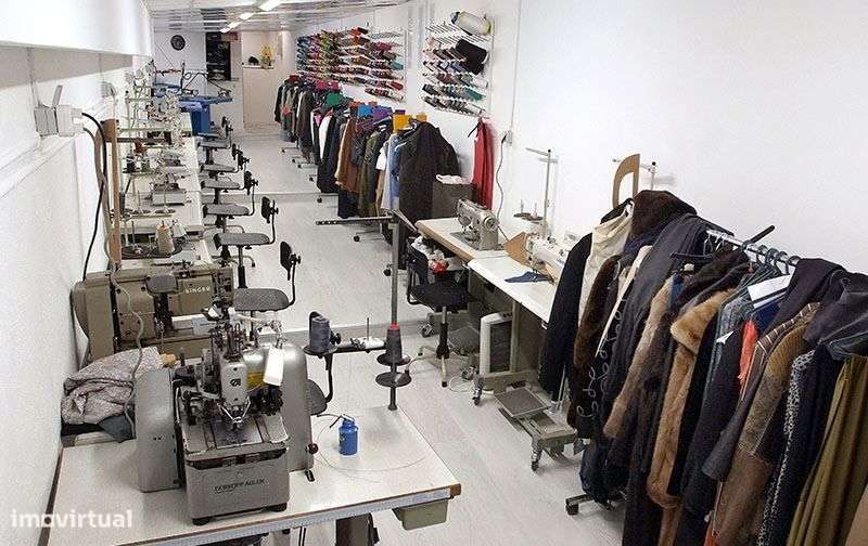 Atelier de Costura em pleno funcionamento - TRESPASSE - Grande imagem: 5/6