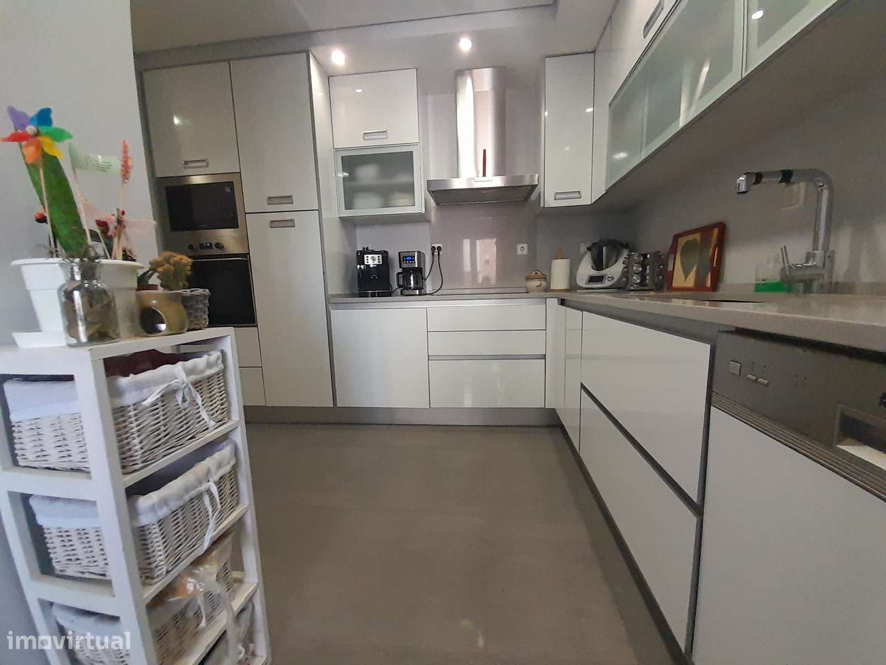 Apartamento T3  Remodelado com  Arrecadação e Parqueamento - Grande imagem: 5/14