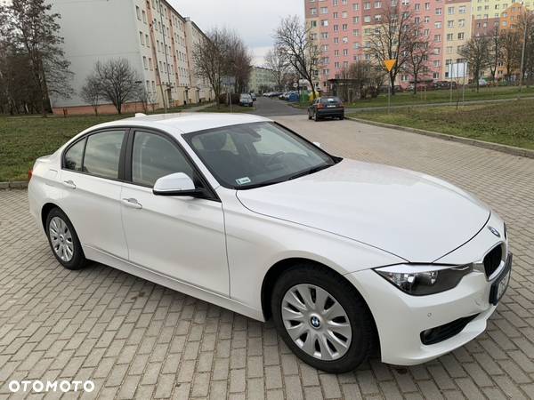 BMW Seria 3 320i Touring - 7