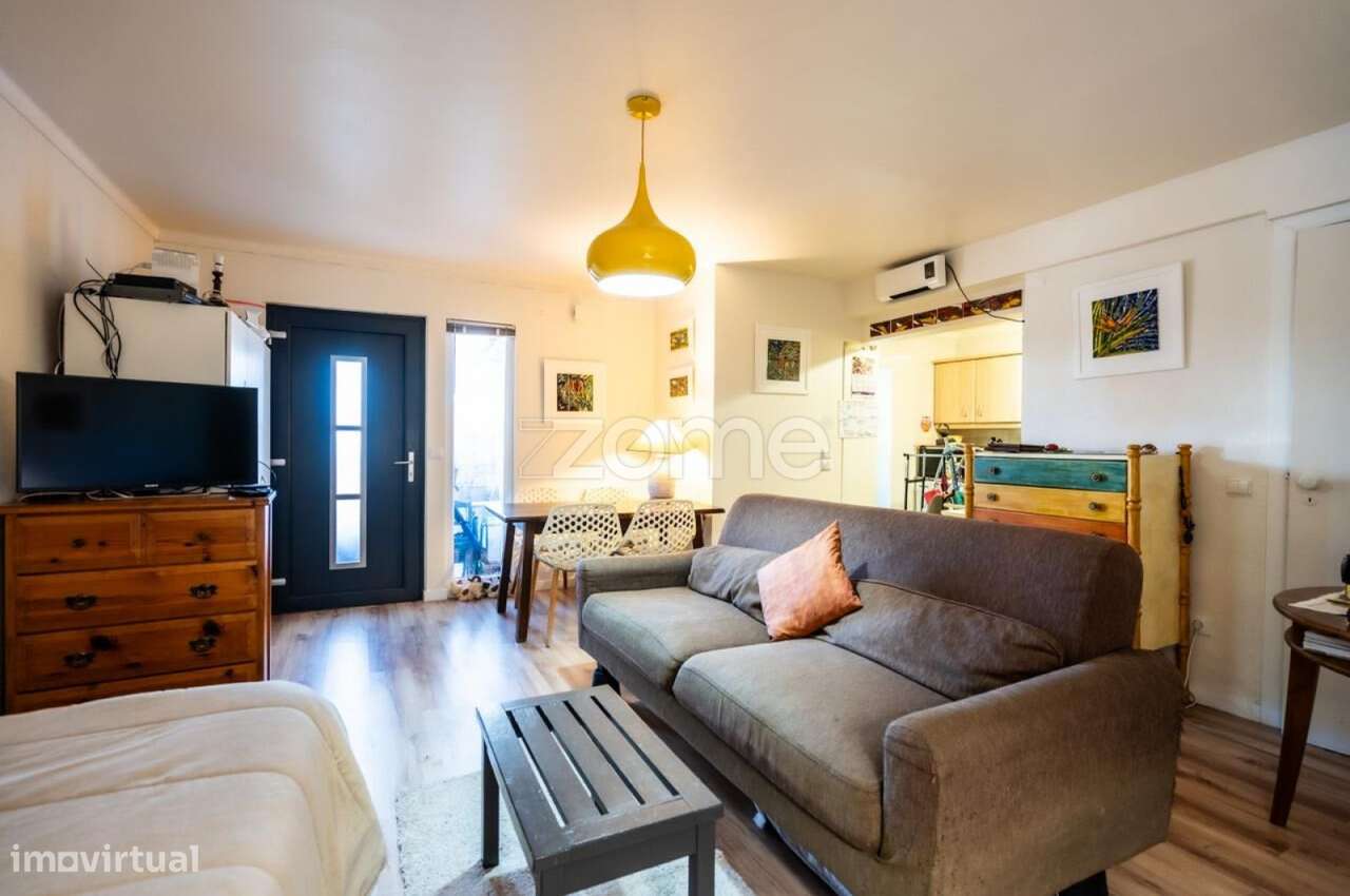 Moradia com sótão, logradouro e atelier nas Caldas da Raínha - Grande imagem: 5/47