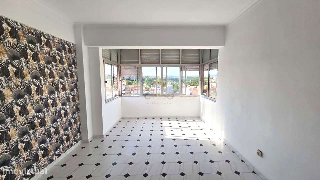 Apartamento T3 com Vista Rio em Sacavém-6