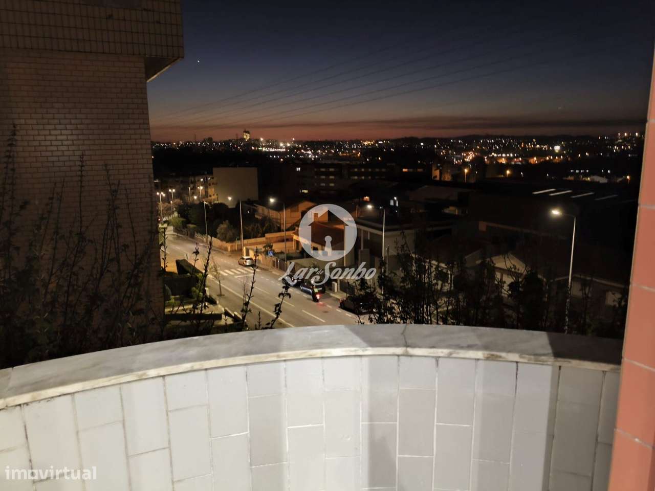 Apartamento T2, remodelado, localizado em Nogueira da Maia-8