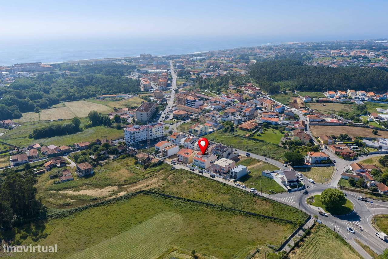 T2+2 Duplex c/ Sótão amplo (248m²) | S. Félix Marinha-30