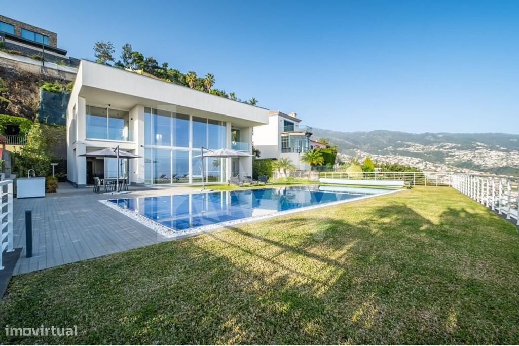 Moradia de Luxo com Quatro quartos e Piscina no Funchal