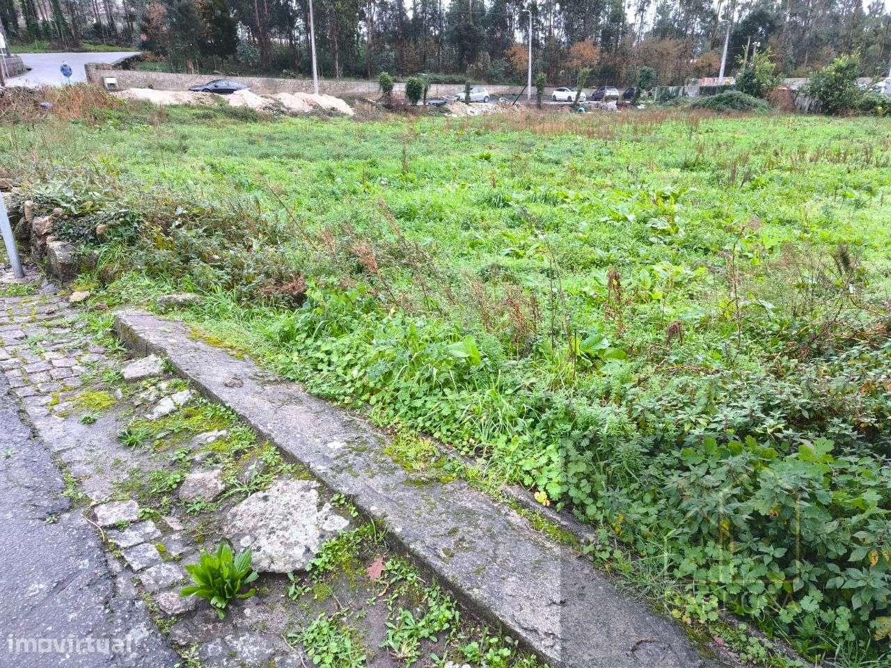 Terreno 775m2 p/ moradia 3 FRENTES térrea / dois pisos. Folgosa,Maia,-7