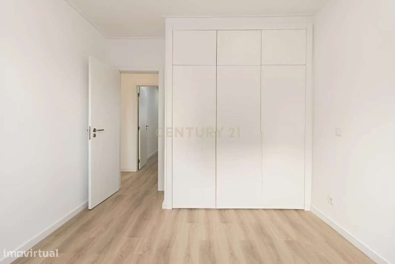 APARTAMENTO T1 TOTALMENTE RENOVADO NA BAIXA DA BANHEIRA-17