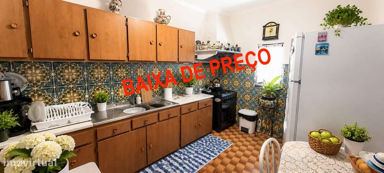 Moradia  T2 constituída por 2 pisos com quintal e terraços-0