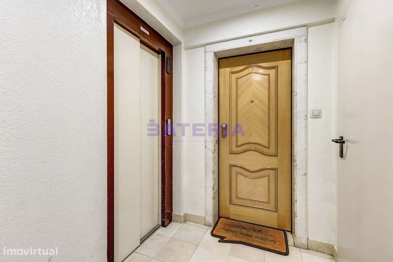 T2 com Suite, estacionamento e arrecadação em Massamá-19