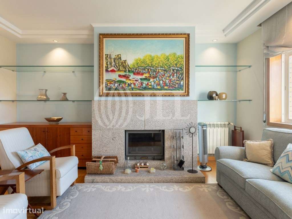 Apartamento T4 mobilado, com garagem, nas Antas, Porto - Grande imagem: 4/27