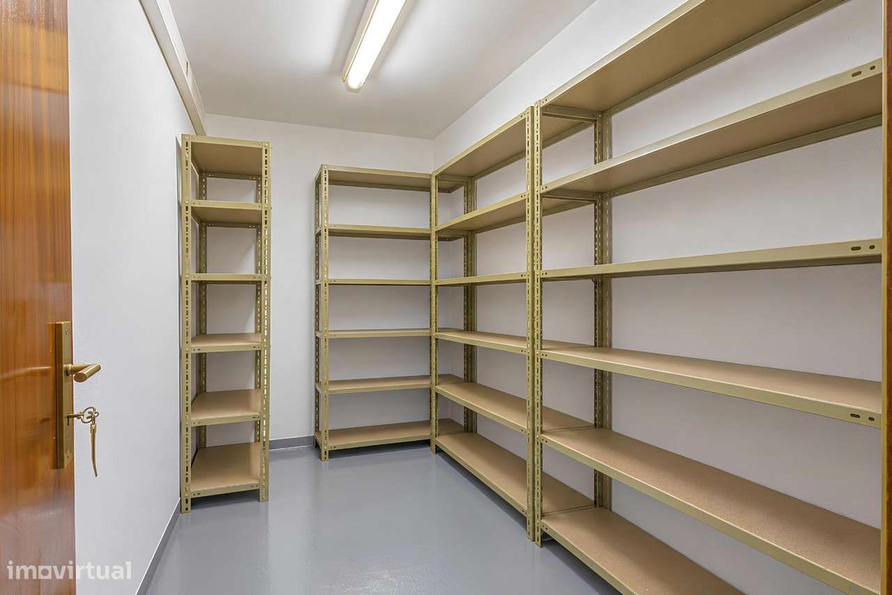 Venda | Loja de 670 m2 | 15 m de fachada | Garagem-39