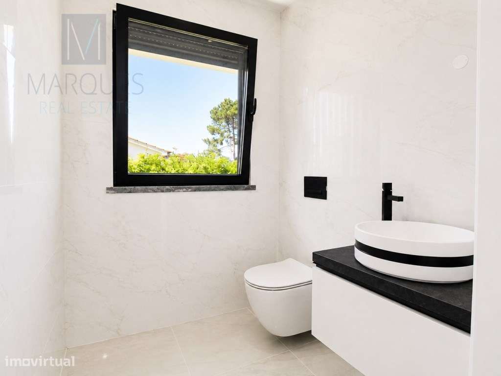 Moradia Isolada T4 com 3 Suites, Jardim e Piscina na Verdizela-11