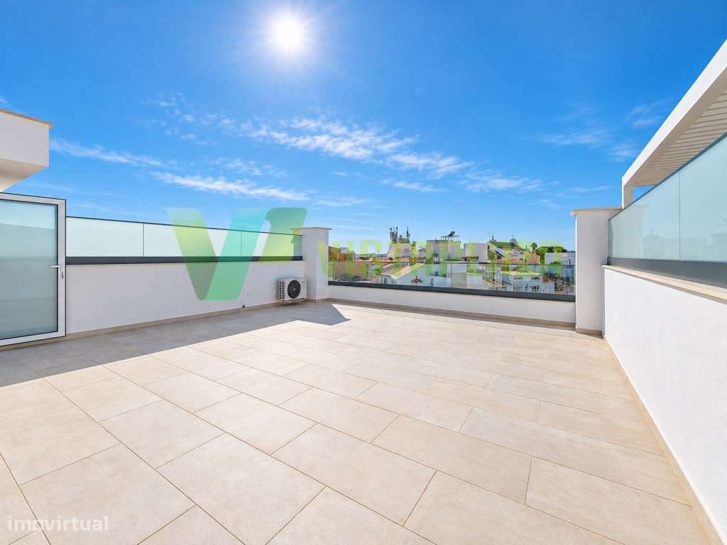 Apartamento T2 com Terraço Privativo, Piscina e Garagem Box em Alvo...-25