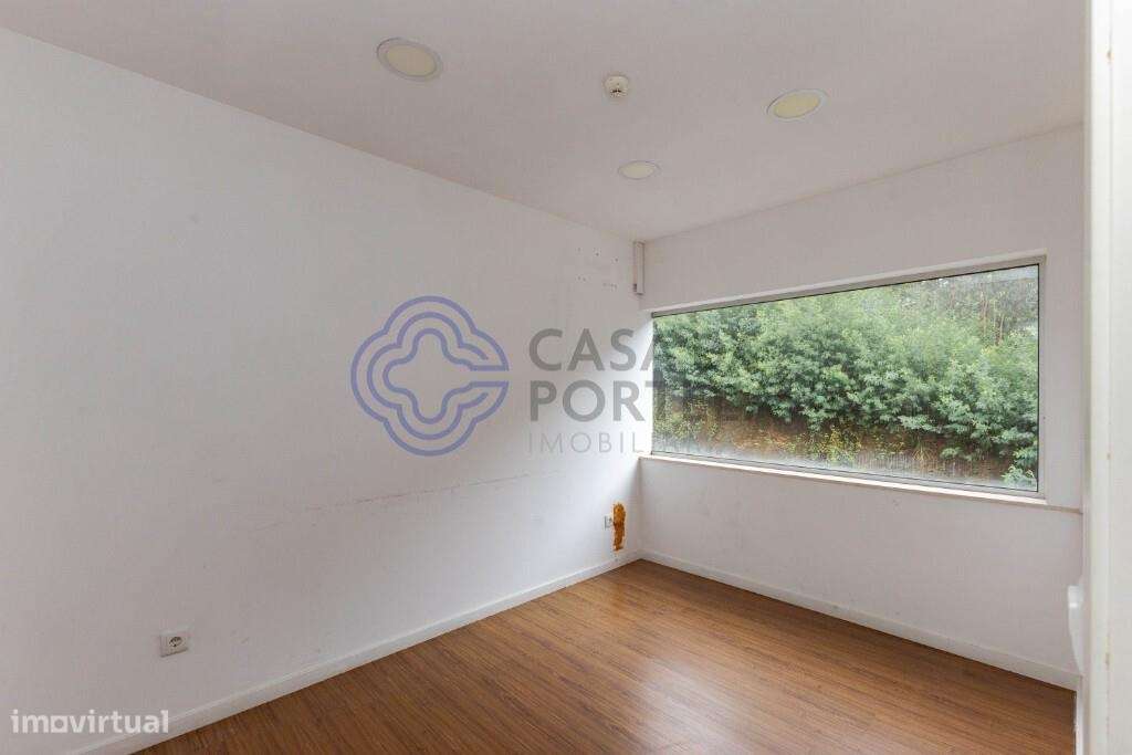 Venda de armazém industrial, escritório e logradouro em Ermesinde-16