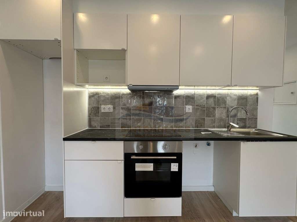 Fantástico T3 Totalmente Remodelado com elevador e varanda - Av dos... - Grande imagem: 4/27