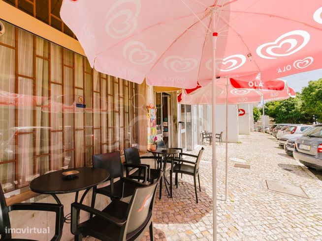 Café Totalmente Equipado em Zona Residencial Próxima à Praia em Paç...-13