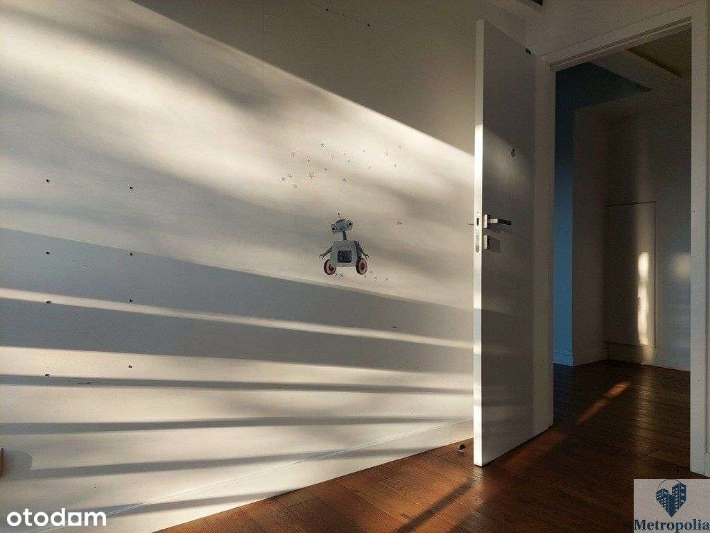 Nietuzinkowe lokum z antresolą i garderobą.-17