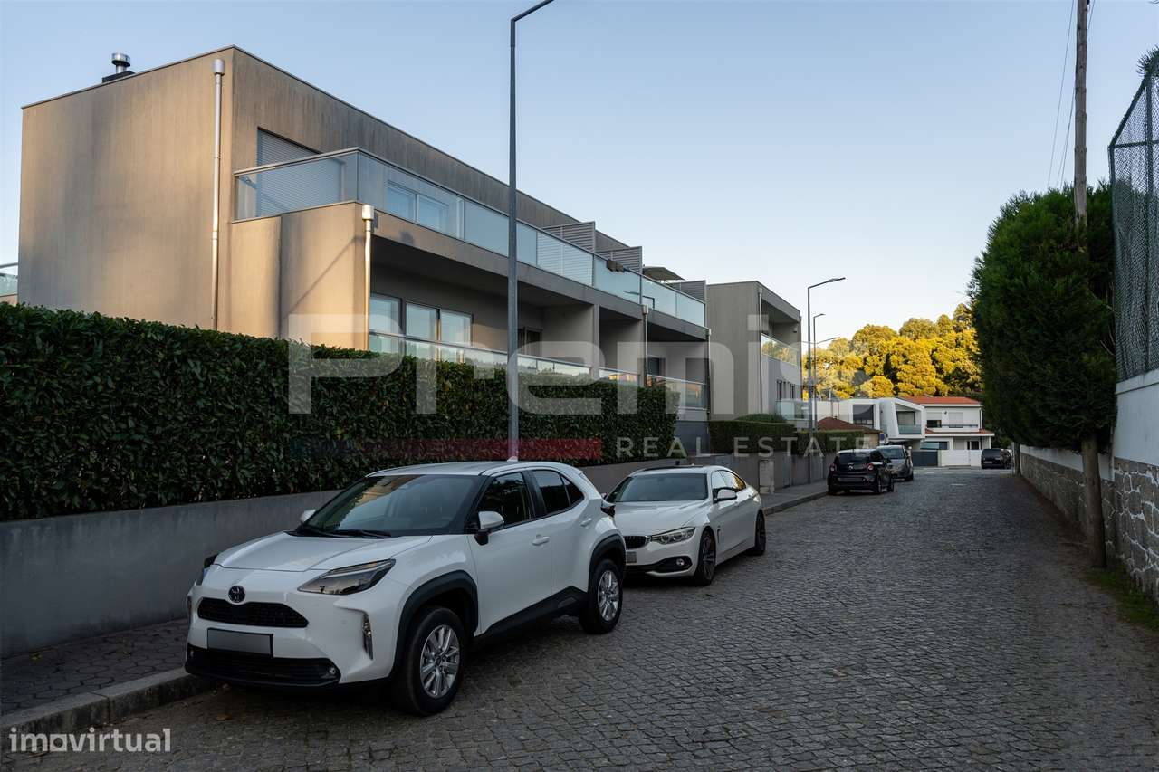 Moradia T5, com jardim e garagem para 4 carros, em Vila Nova de Gaia-48