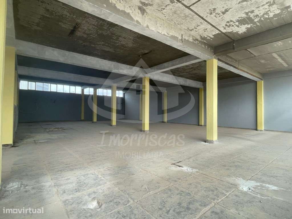 Armazém com área bruta de 1.750 m², em remodelação total no Prior V... - Grande imagem: 5/19