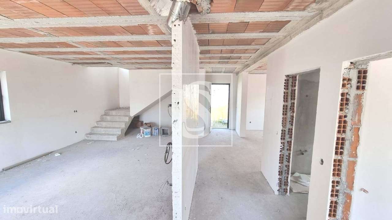 Moradia T3 independente, em construção, na Póvoa de Lanhoso-16