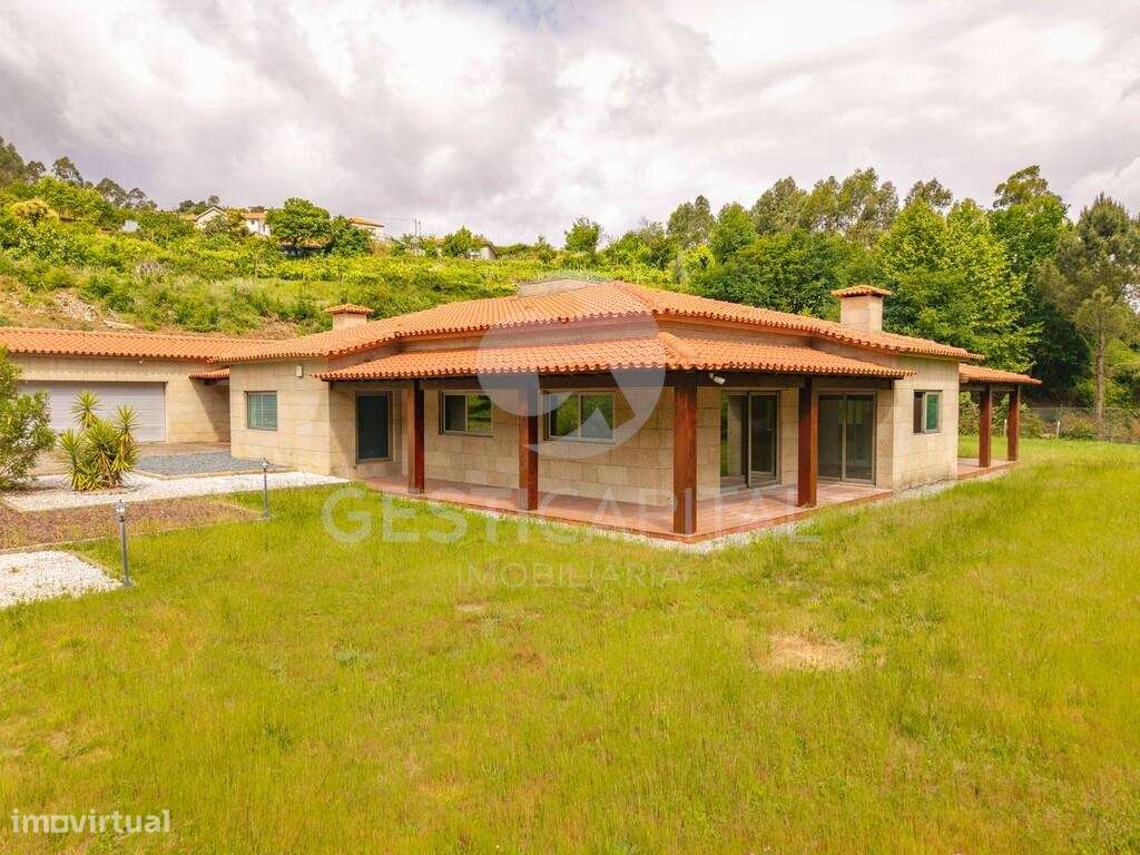 Moradia T4 Térrea de Luxo em Pedra com Terreno, Garagem e Levada Natur-34