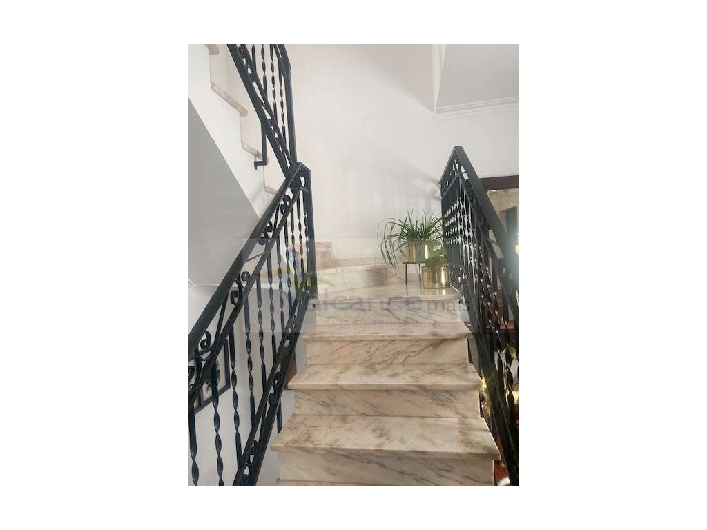 Moradia Exclusiva de Alto Padrão com Espaços Exterior Privativo-8