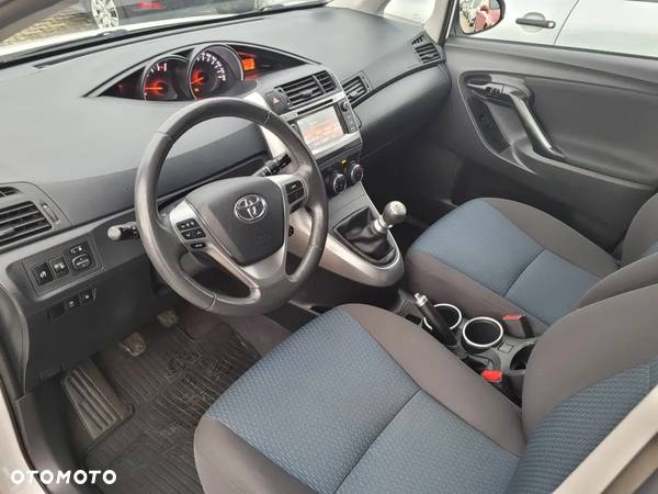 Toyota Verso 1.6 D-4D Premium - 25