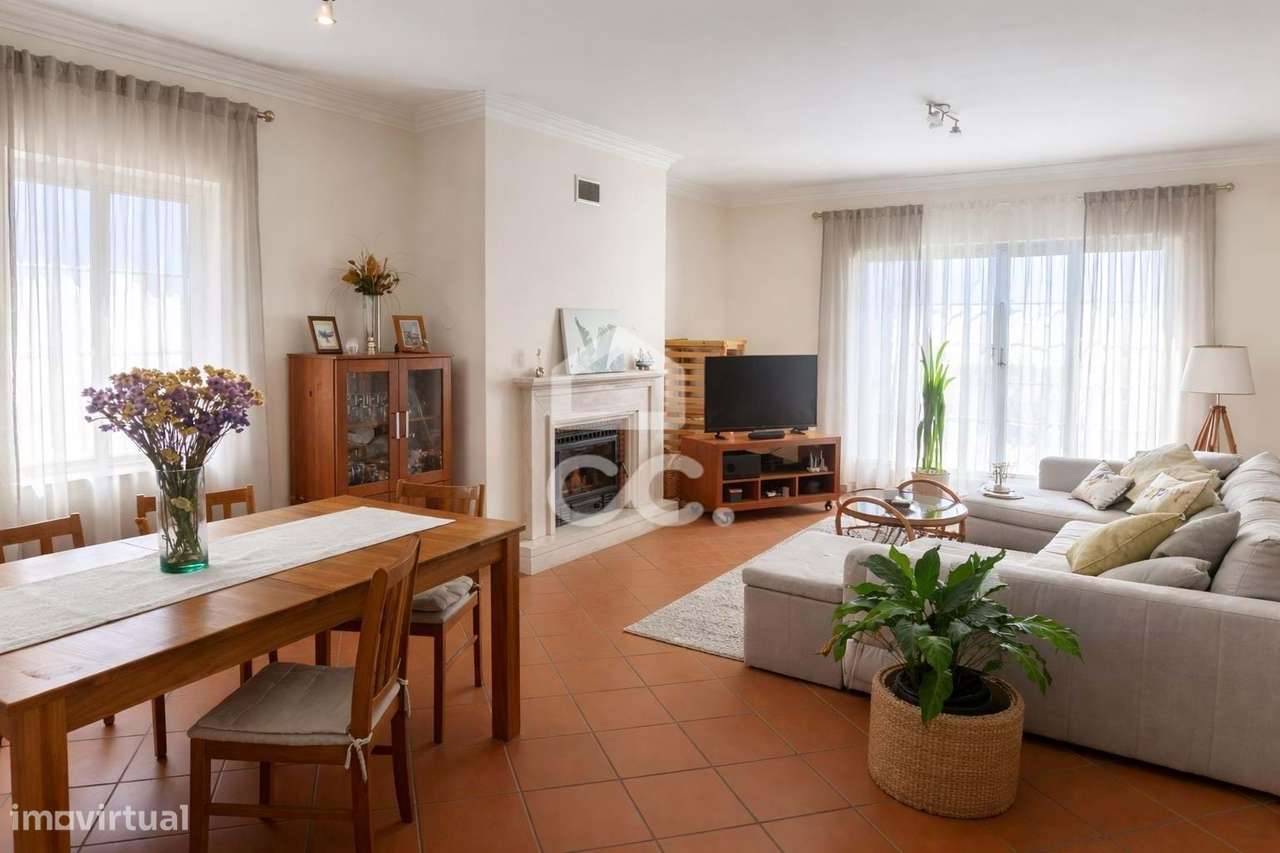 Moradia T3 com Piscina e Garagem em Azeitão - Grande imagem: 3/26