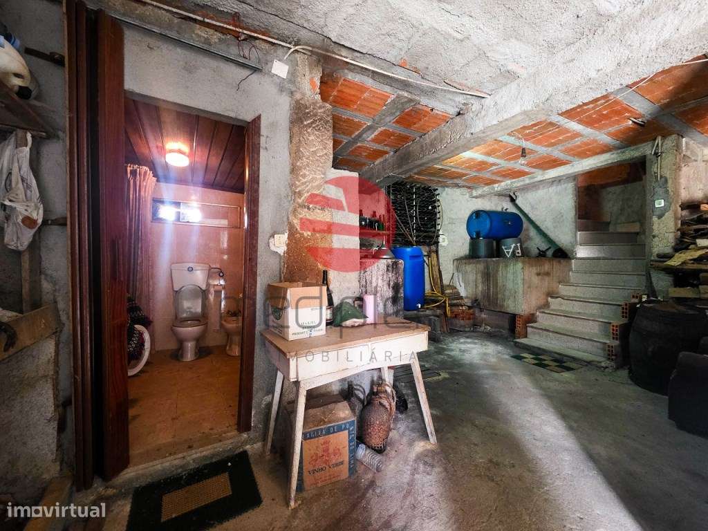 MORADIA T3 C/ GARAGEM E ANEXO-8