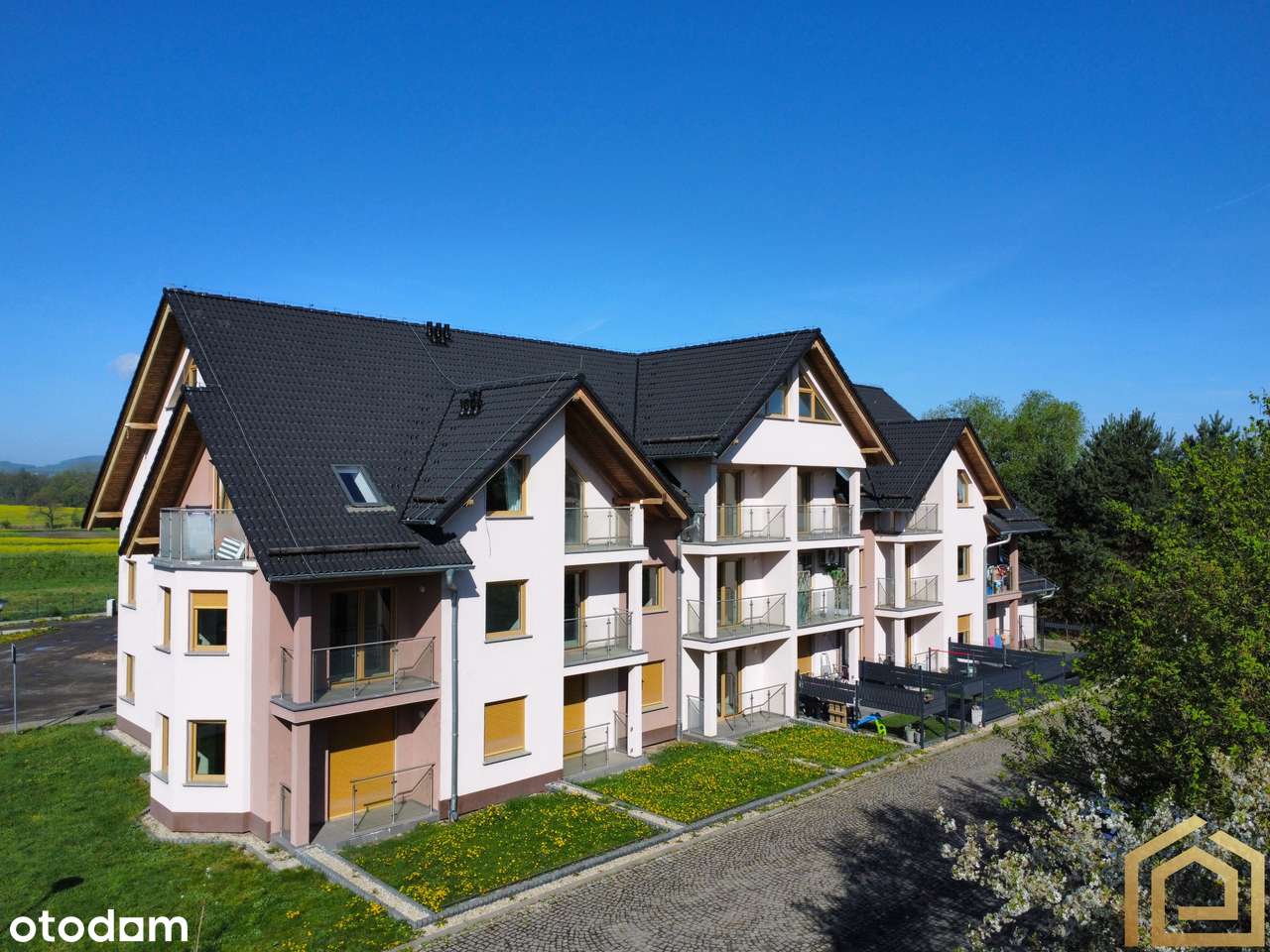 Dwupoziomowa kawalerka | Miejsce parkingowe | Balkon-0