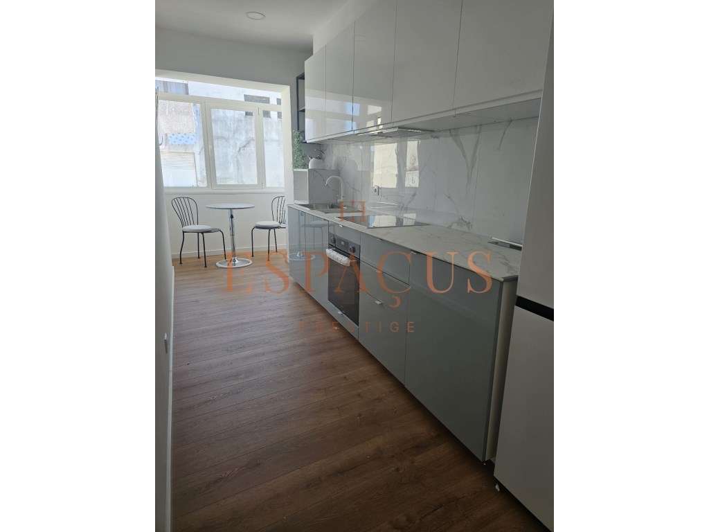 Apartamento T2 com Terraço no Coração do Centro Histórico-13