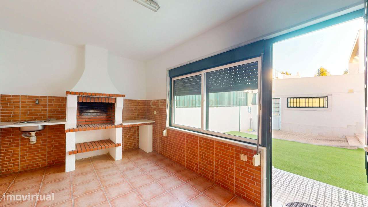 Moradia T4 em Alverca, com Jardim e Garagem-21