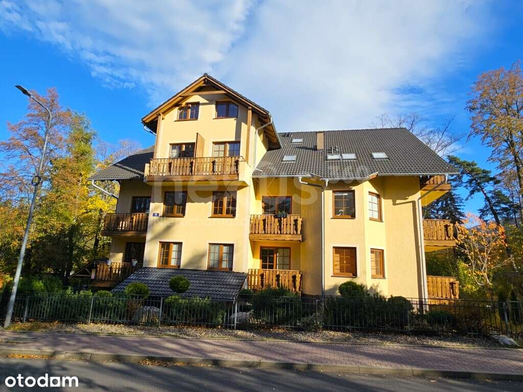 Duży dwupoziomowy apartament w centrum Karpacza-0