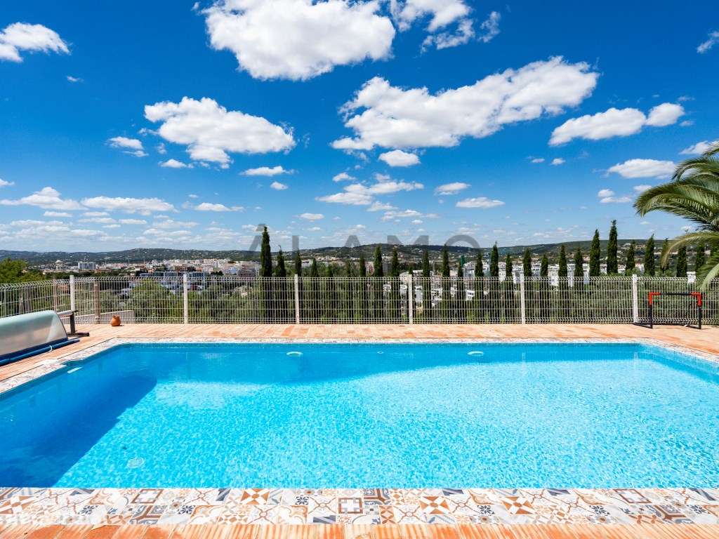 Villa tradicional com piscina em Loulé-16