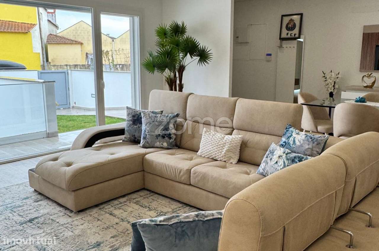 Moradia T4 Semi-Nova c/ Terraço - Jardim em Cacia, Aveiro - Grande imagem: 5/29