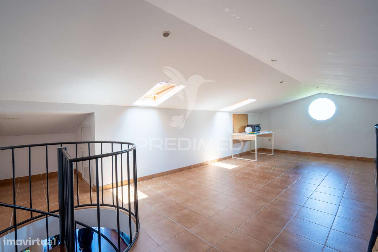APARTAMENTO T2 + Sótão, No CANIÇO BAIXO-12