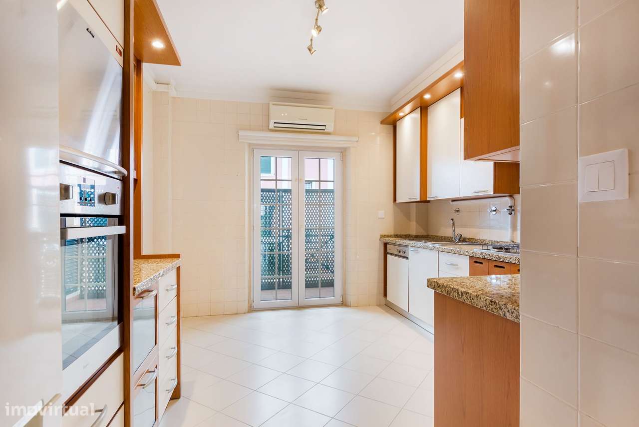 Luxuosa Moradia com Piscina e Vista para o Campo em Sintra-3