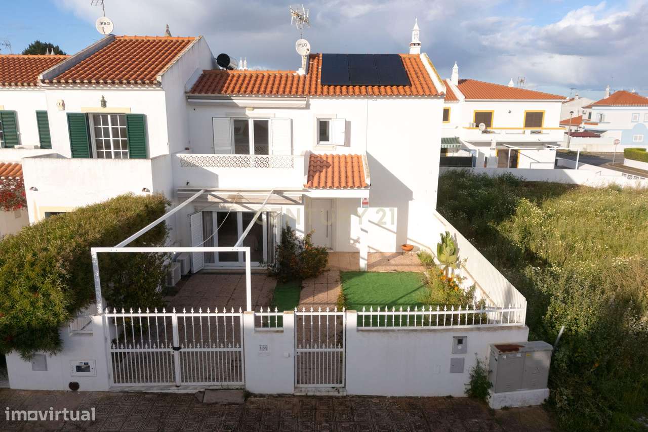 MORADIA T4 MODERNA EM MONTE GORDO, COM PISCINA E JARDIM - Grande imagem: 2/41