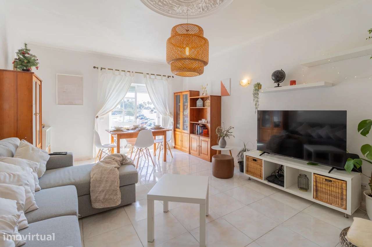 Oportunidade Única em Lagoa – Apartamento T3 com Varanda, Lareira e Es - Grande imagem: 5/36