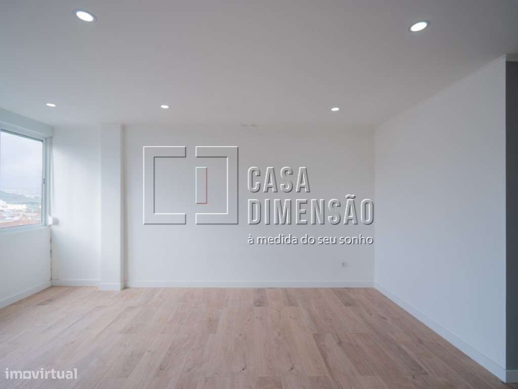 Apartamento de tipologia T4, remodelado com Varandas, na Damaia!! - Grande imagem: 5/33