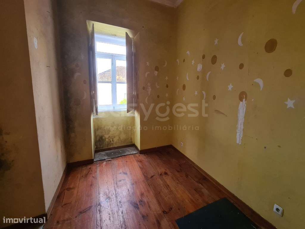 Moradia isolada T3 de 3 pisos, em Angra do Heroísmo. - Grande imagem: 3/6