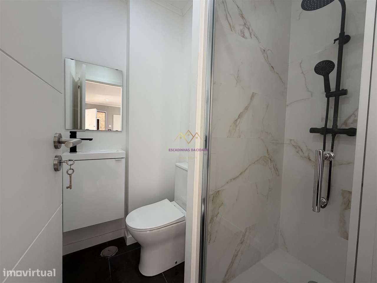 Excelente T4 Remodelado na Damaia em ótima rua - Grande imagem: 4/49