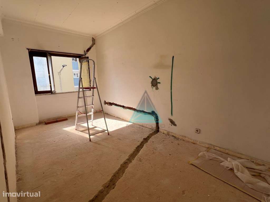Apartamento T3 em remodelação Cova da Piedade situado num 2º andar ...-10