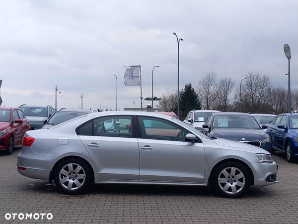 Volkswagen Jetta 1.6 TDI Comfortline - 4