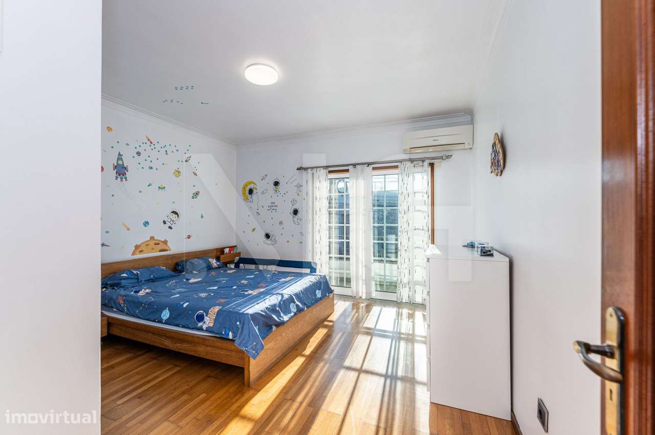 Moradia T4 com pátio, jardim e garagem em Covelas - Trofa-35
