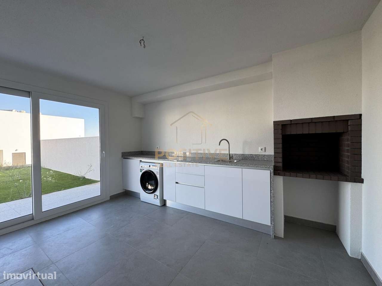 Moradia T4 em Vale de Milhaços | Espaço, luz natural |  A33 e A2 | A 2-55